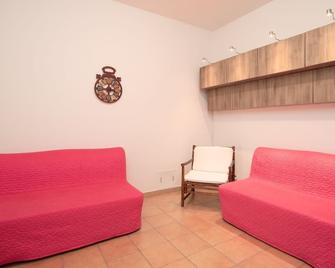 Donna Anna's House by Rentbeat - Civitavecchia - Sala de estar
