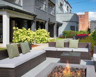 Courtyard by Marriott Worcester - Worcester - Terasa