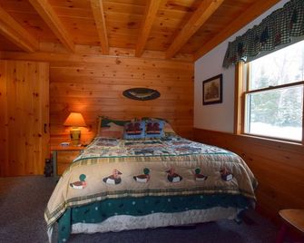 3 Bedrooms w/ Additional Loft Area Beautiful & Private ATV and Snowmobile Access - Pittsburg - Habitación