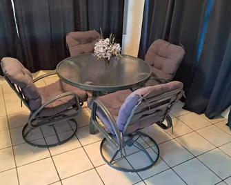Best place to rest ,1.30 hs to Magic kingdom - Avon Park - Comedor