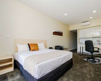 Belconnen Way Hotel Motel and Serviced Apartments - Canberra - Bedroom