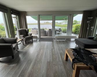 FH beautiful view and boat mooring/ outdoor sauna and outdoor whirlpool - Makkum - Soggiorno