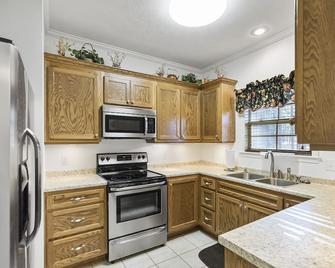 Dimj Guesthouse Location # 2 - Starkville - Kitchen
