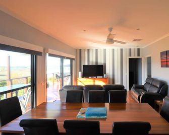 Chez Tredgold - Mallacoota - Comedor