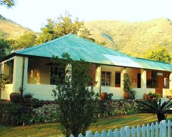 Fountain Baths Guest Cottages (unit 7) - Barberton - Edificio