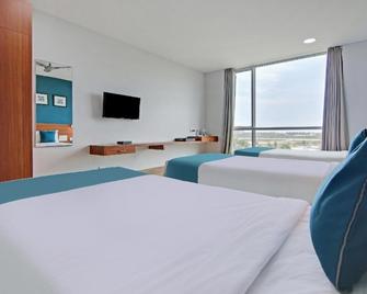 OYO 20018 Silverkey D Square Omr - Navalur - Habitación
