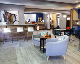 Baymont by Wyndham O'Fallon St. Louis Area - O'Fallon - Bar