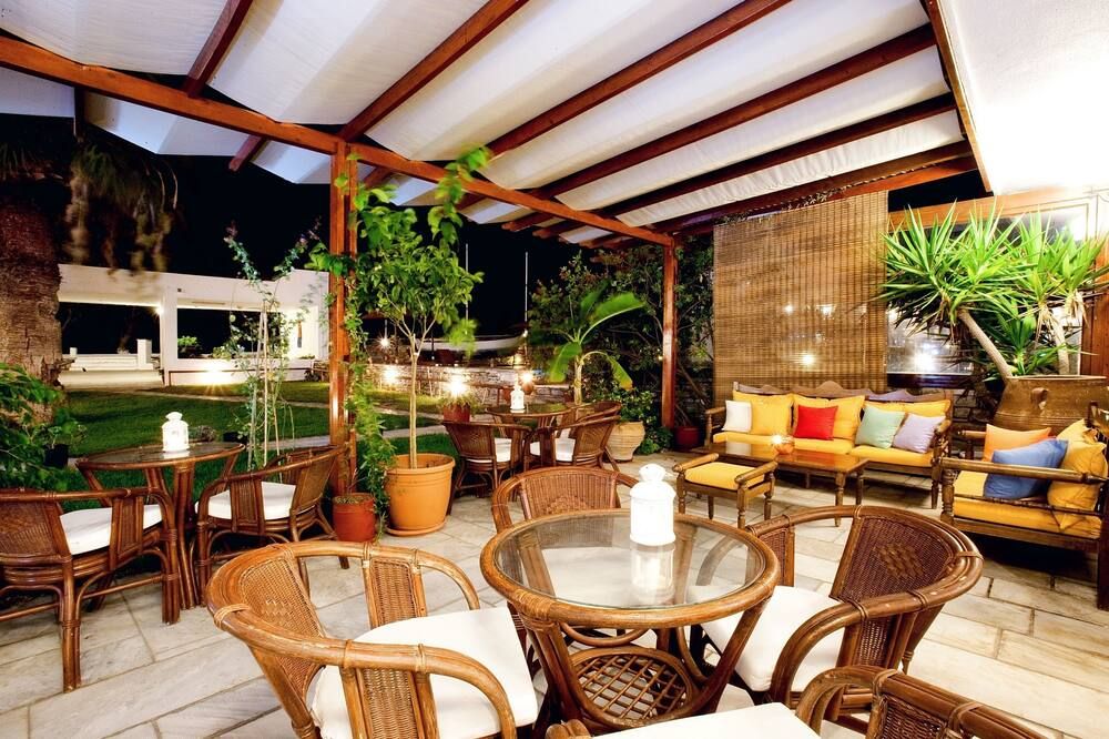 أيولوس باي هوتل