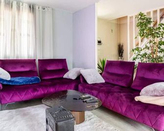 Maison romantique entre deux fleuves chez l'habitant - Montereau-Fault-Yonne - Living room