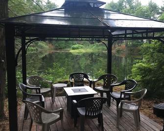Beautiful, Charming, Clean, Convenient, Adirondack, Bolton Beauty , walk to town - Bolton Landing - Patio