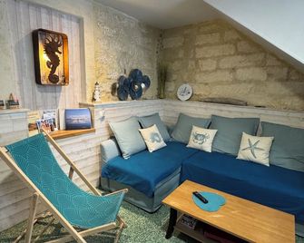 Sete La Cabane Du Marin Jules - Sète - Living room