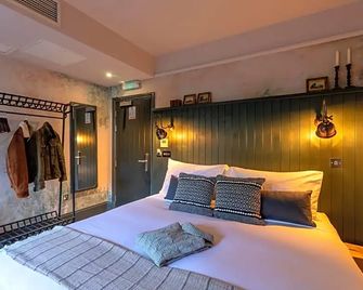 The Wolfpack Inn - London
