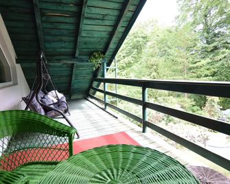 Holiday home with whirlpool at the lake in Zakowo - Sulęczyno - Balkon