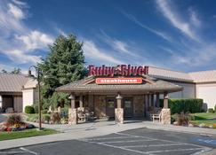 Ramada by Wyndham Provo - Provo - Bâtiment
