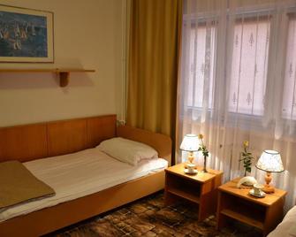 Karat - Varsovia - Habitación