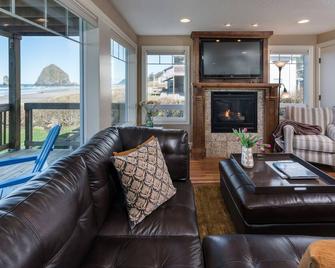 Blue Starfish by AvantStay Ocean Views Direct Cannon Beach Access - Cannon Beach - Pokój dzienny