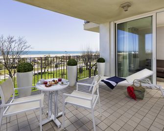 Mercure Rimini Lungomare - Rimini - Balkon