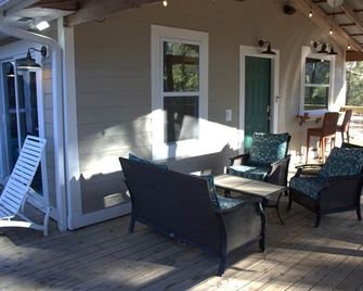 Enjoy semi-seclusion on the beautiful Suwannee River - White Springs - Patio
