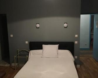 Hotel Le D'artagnan - Vic-Fezensac - Bedroom