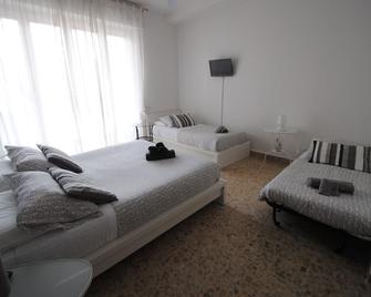 B&B Pisaland - Pisa - Kamar Tidur