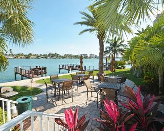 Westwinds Waterfront Resort - Treasure Island - Balkon