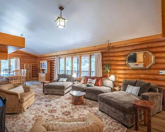 Luxury Cabin in the Woods, near 3 Golf Courses. - Nipomo - Living room