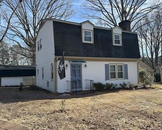 80's Museum House Near Downtown & Walnut Creek - Raleigh - Gebäude