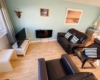 Freshwater Bay holiday Chalet - Lamphey - Salon