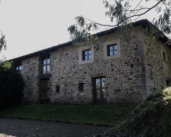 Casa de Aldea Casina de Rubio - Pando - Edificio