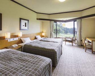 هوتل لافوريت شوزينجي - ايزو - غرفة نوم