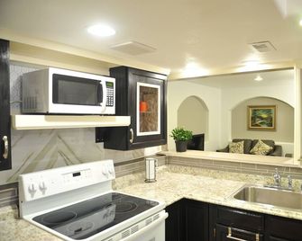 independentbasement owner and family lives upstair ,comfortable and clean - Denver - Kitchen