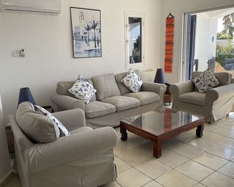 Luxury Villa With Private Pool And Stunning Mediterranean Views - Khloraka - Living room