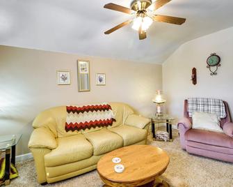 Rural Minnesota Apartment w/ Fire Pit - Chisholm - Living room