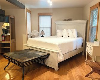 Stay in Ohiopyle in Town by The Gap Trai - Farmington