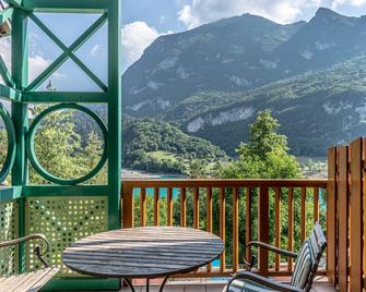 Club Hotel Tenno - פייבה די לדרו - מרפסת