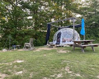 Comfydome Hill-Side Glamping - Jefferson - Patio