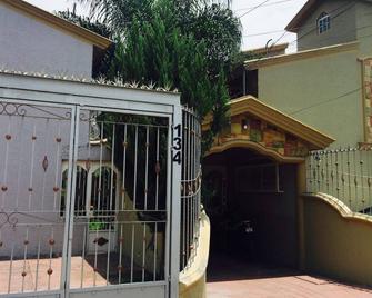 Las Casitas. Townhome complete home/casa completa - Tlaquepaque - Vista del exterior