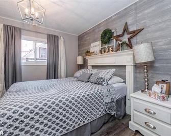 Cozy All-Season Family Cottage in Balm Beach! - Penetanguishene - Habitación