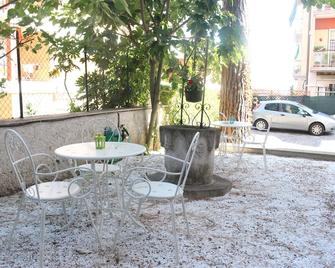 Ianus Guest House - Roma - Patio