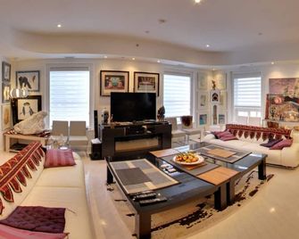 Mariaggi's Theme Suite Hotel & Spa - Winnipeg