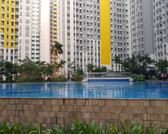 Newly Furnished 2BR Apartment at Springlake Summarecon By Travelio - Bekasi - Pool