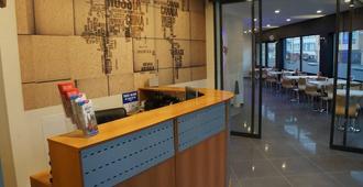 Hotel Evergreen - Brussels - Front desk