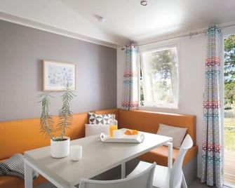 Camping La Ferme de Lann Hoedic - Sarzeau - Salle à manger