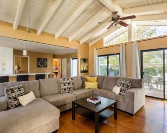 5 Bed Araby Cove Estate Views, Pool, Game Room, Ev - Palm Springs - Living room