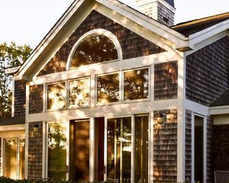 Fields & Pond Views - Minutes To Long Point Beach - West Tisbury - Building