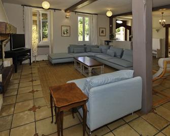Pretty Charentaise villa with enclosed garden, private heated pool, sleeps 8 + 2 - Cherac - Sala de estar