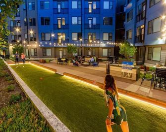 Vibrant 2BR Corner Suite and Free Parking at CityWay - Indianapolis