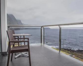 Calamar Hotel - São Vicente - Balkón