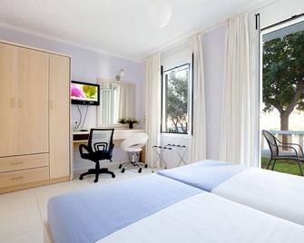 Giorgi's Blue Apartments - Kalathas - Bedroom
