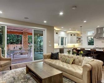 New Luxury Family House, Prime Location, Chefs Kitchen, Mountain Views - Seattle - Sala de estar